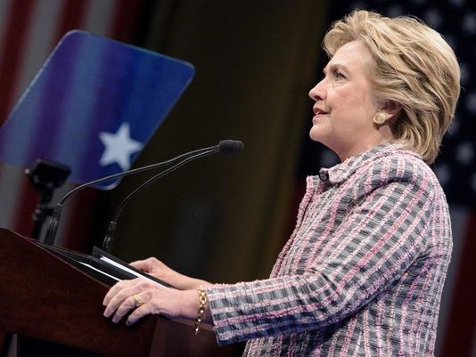 Hillary Clinton unleashes her own 3:20 am Twitter storm