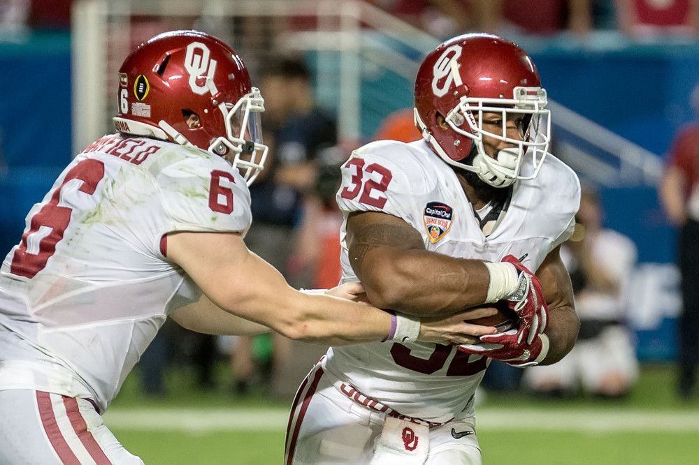 31 December 2015 Oklahoma Sooners quarterback Baker Mayfield hands the football to Oklahoma Sooners running back Samaje Perine in action during the College Football Playoff Semifinal- Orange Bowl Game between the Oklahoma Sooners and the Clemso