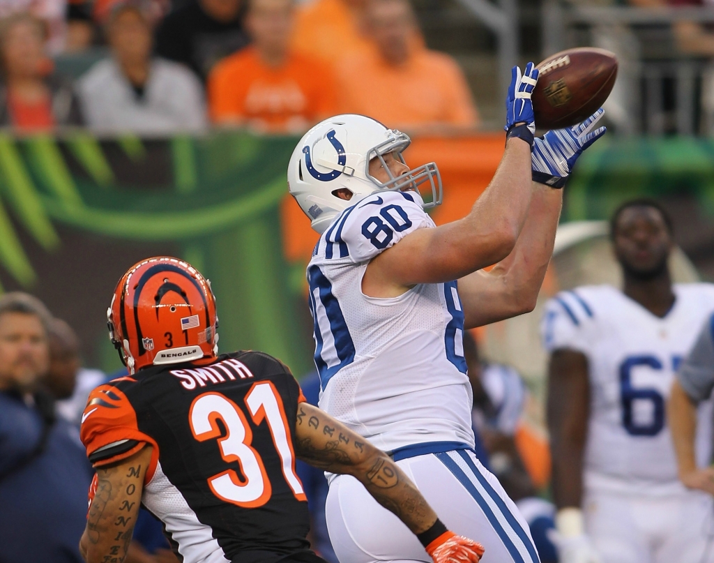 Chase Coffman #80 of the Indianapolis Colts makes the catch in front of Derron Smith #31 of the Cincinnati Bengals at Paul Brown Stadium