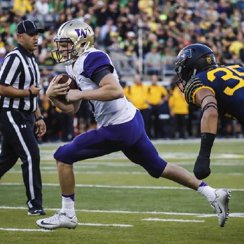 Jake Browning scores on the last drive of the first half against Oregon an NCAA college football game Saturday Oct. 8 2016 in Eugene Ore