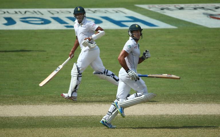 South Africa batsmen Faf Du Plessis and Vernon Philander run between wickets on the third day of the second Test in Dubai