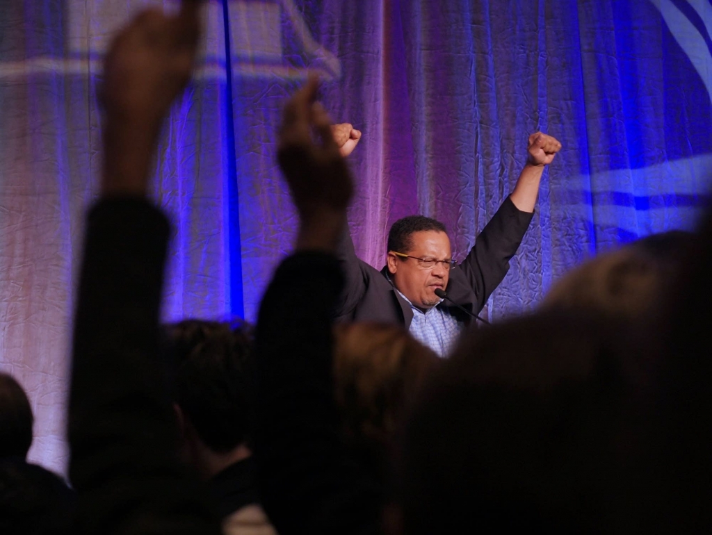 Rep. Keith Ellison revives the crowd