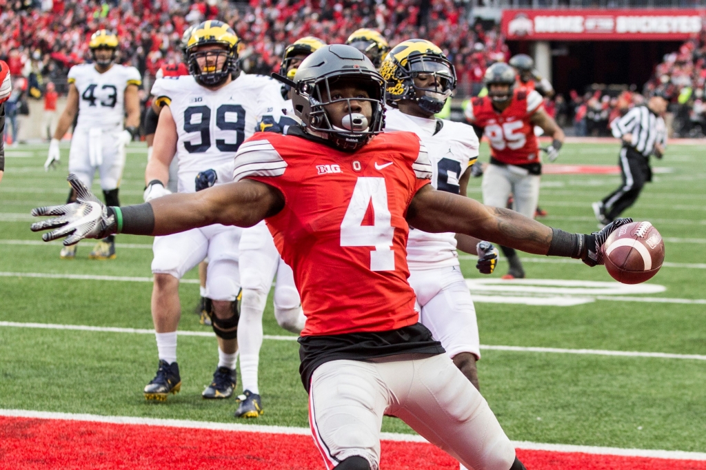 Injured Michigan QB Speight warms up before Ohio State game