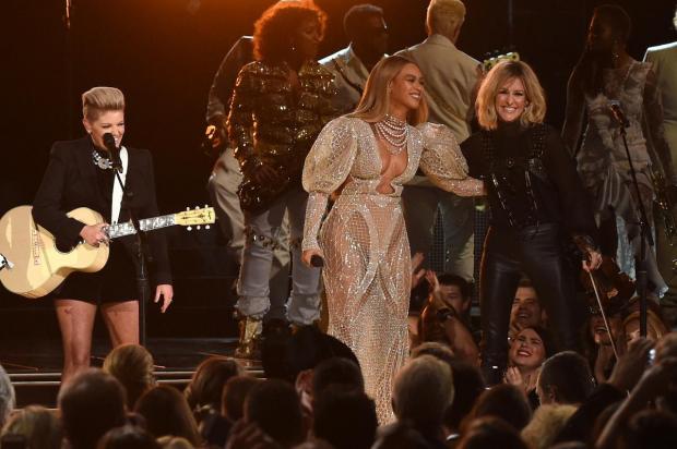 Beyonce and Dixie Chicks Perform Together at CMA Awards