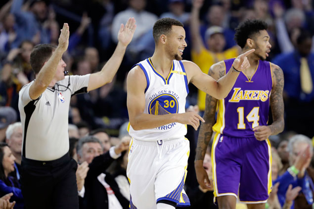 Steph Curry shows way as vengeful Warriors deal Lakers 43-point hammering