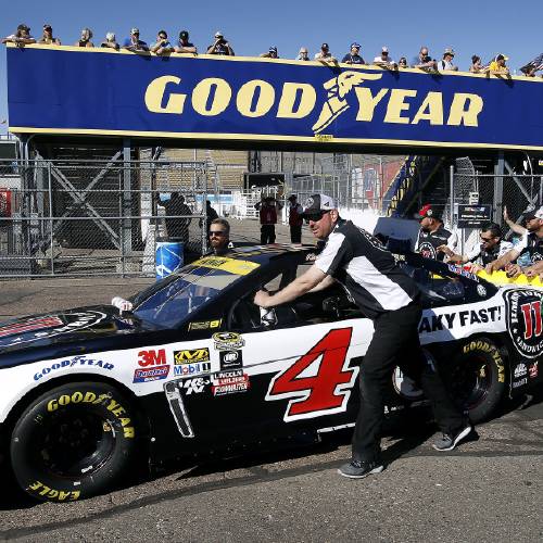 Bowman wins pole at Phoenix as Chase drivers seek more speed