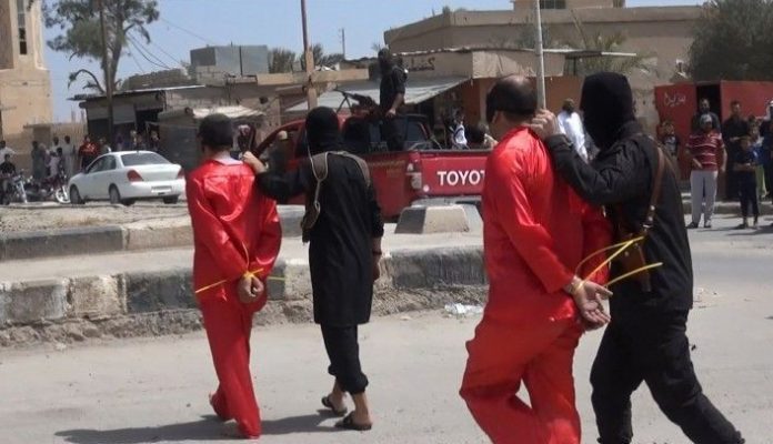 ISIS Executes 32 Civilians in Charge of Spying for Iraqi Forces in Mosul