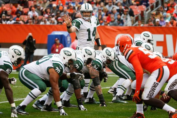 Jets quarterback Ryan Fitzpatrick calls signals