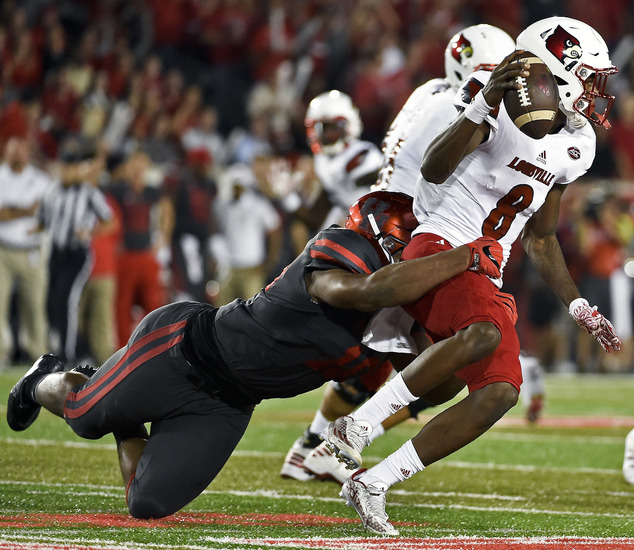 Louisville quarterback Lamar Jackson is sacked by Houston defensive tackle Ed Oliver during the first half of an NCAA college football game Thursday No