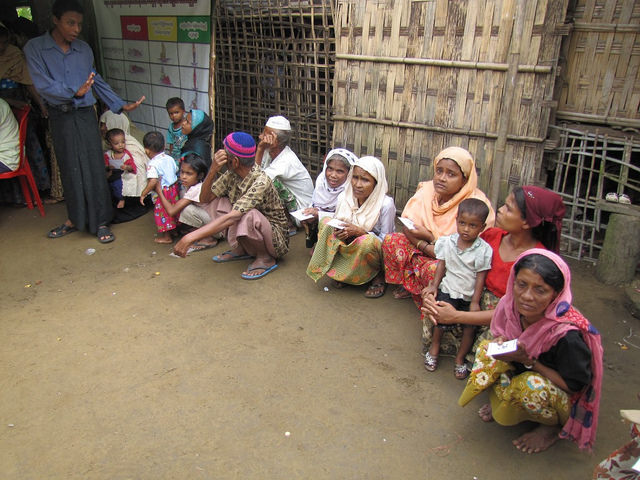 More Rohingya Muslims flee to Bangladesh