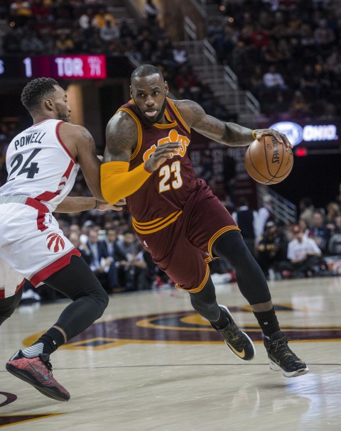 LeBron scores 28 as Cavs edge Raptors 121-117 for 9th win