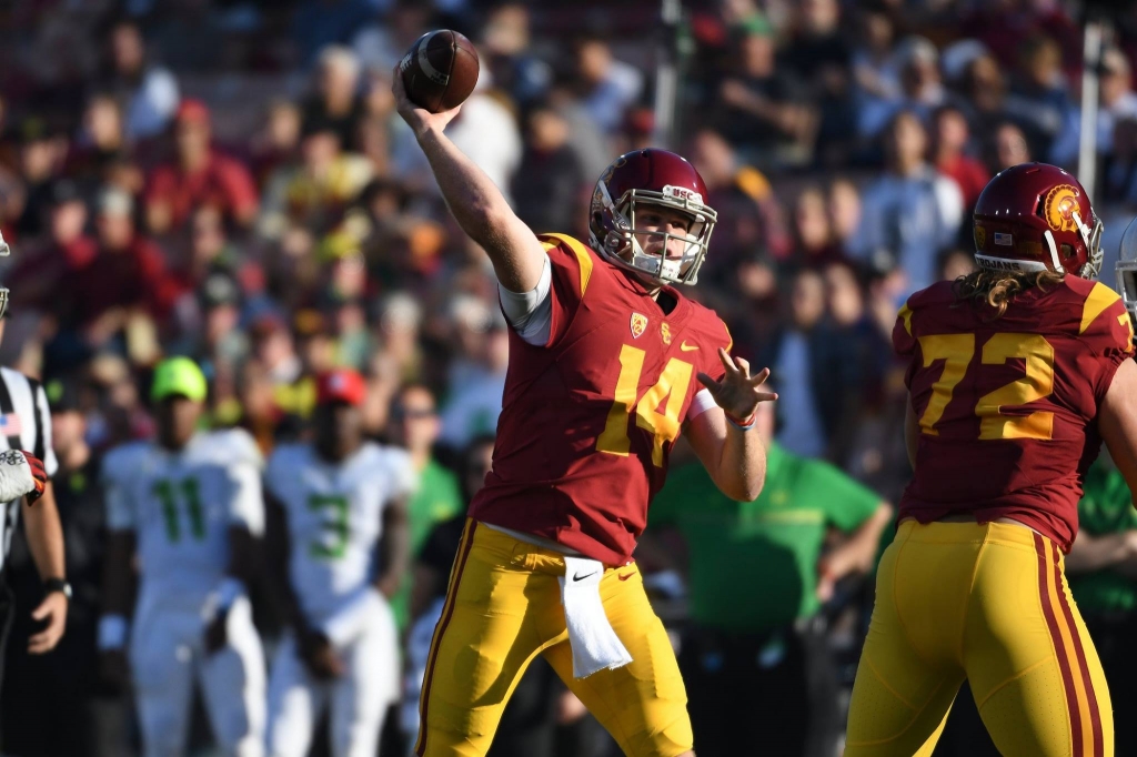 Sam Darnold threw for 287 yards and 2 touchdowns in USC's win over Washington