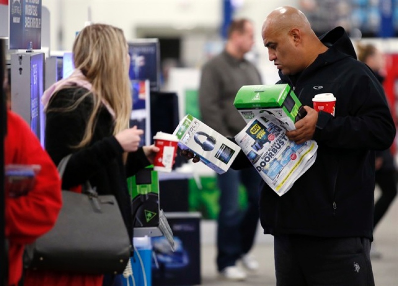 Black Friday Shoppers Head Out Early for Big Bargains