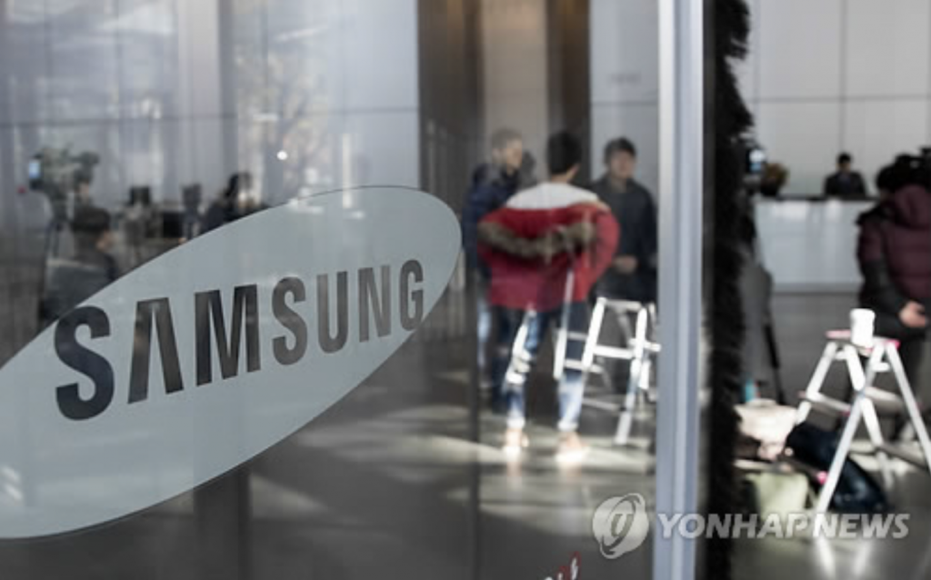Reporters are seen in the lobby of the Samsung Group headquarters in southern Seoul on Nov. 15 2016 as the prosecution raids Cheil Worldwide Inc. the group's advertising unit