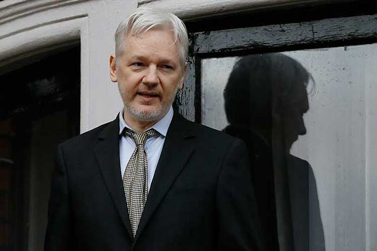 WikiLeaks' Assange faces questioning by prosecutors