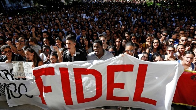 Tens of thousands pay last respects to Cuba's revolutionary leader Fidel Castro