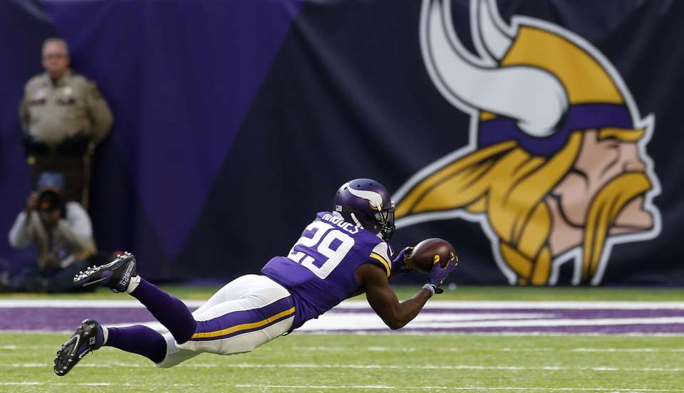 Streak stopper Return TDs spark Vikings 30-24 over Cards