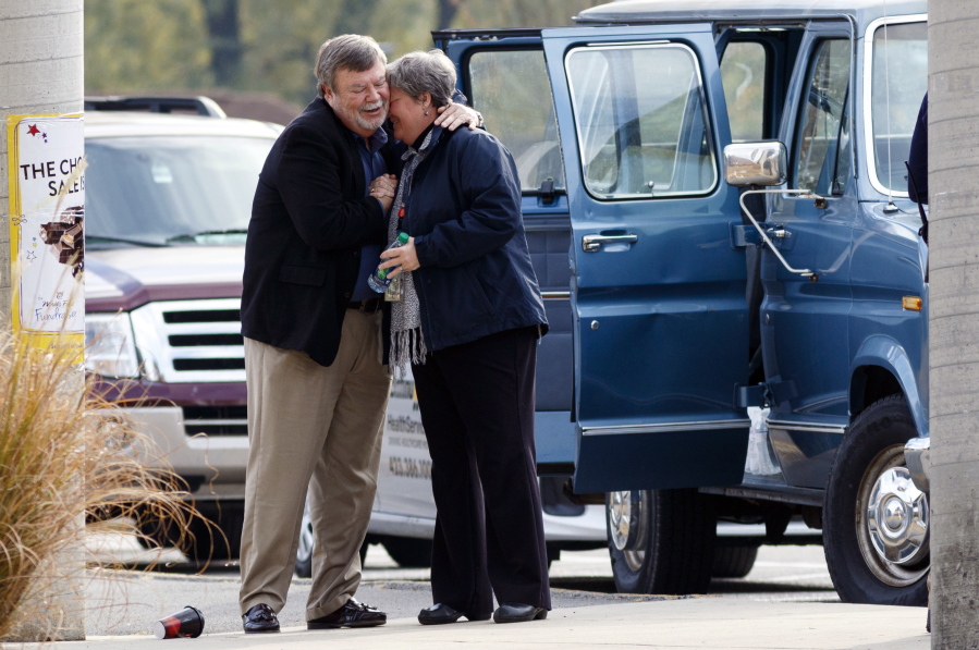 5 students killed in Chattanooga school bus crash; 24-year-old driver charged