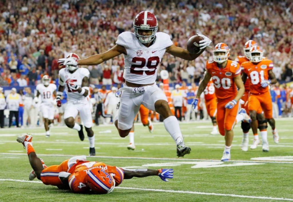 Alabama's Minkah Fitzpatrick returns an interception for a touchdown in the first quarter. The Tide built a 16-9 lead despite being held to minus-7 yards in the opening 15 minutes