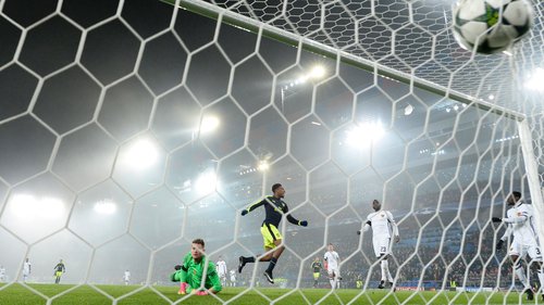 Alex Iwobi celebrates his goal