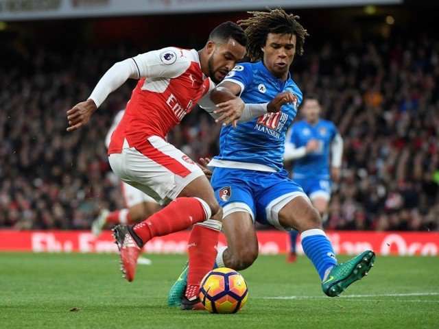 Arsenal's Theo Walcott in with Bournemouth's Nathan Ake