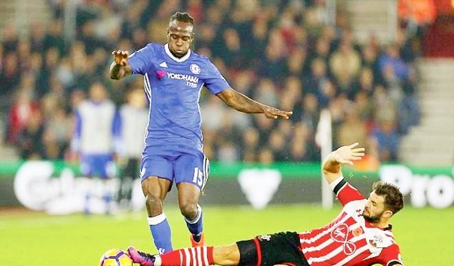 Conte tells Moses to ignore Barcelona speculations