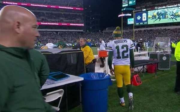 Aaron Rodgers sideline tent