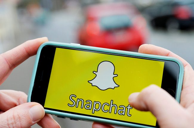 Snapchat Groups Lets You Chat With 16 of Your Closest Friends