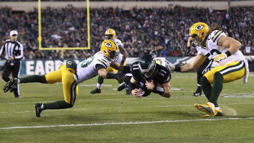 Green Bay kept their play-off hopes alive with the win