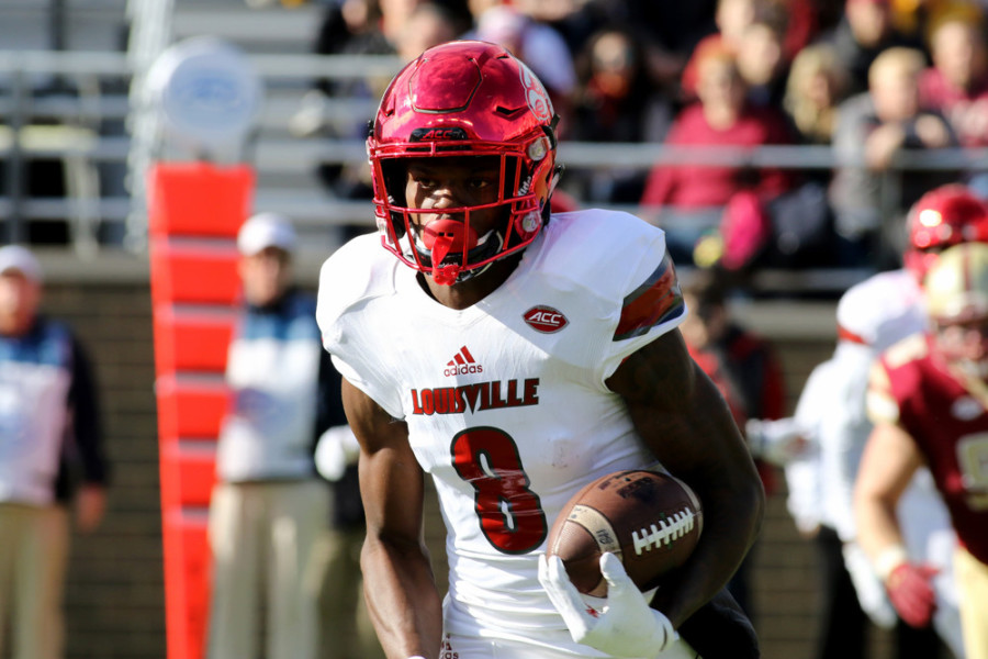 Heisman finalist Lamar Jackson of Louisville runs for a TD during the Louisville Cardinals and Boston College Eagles game