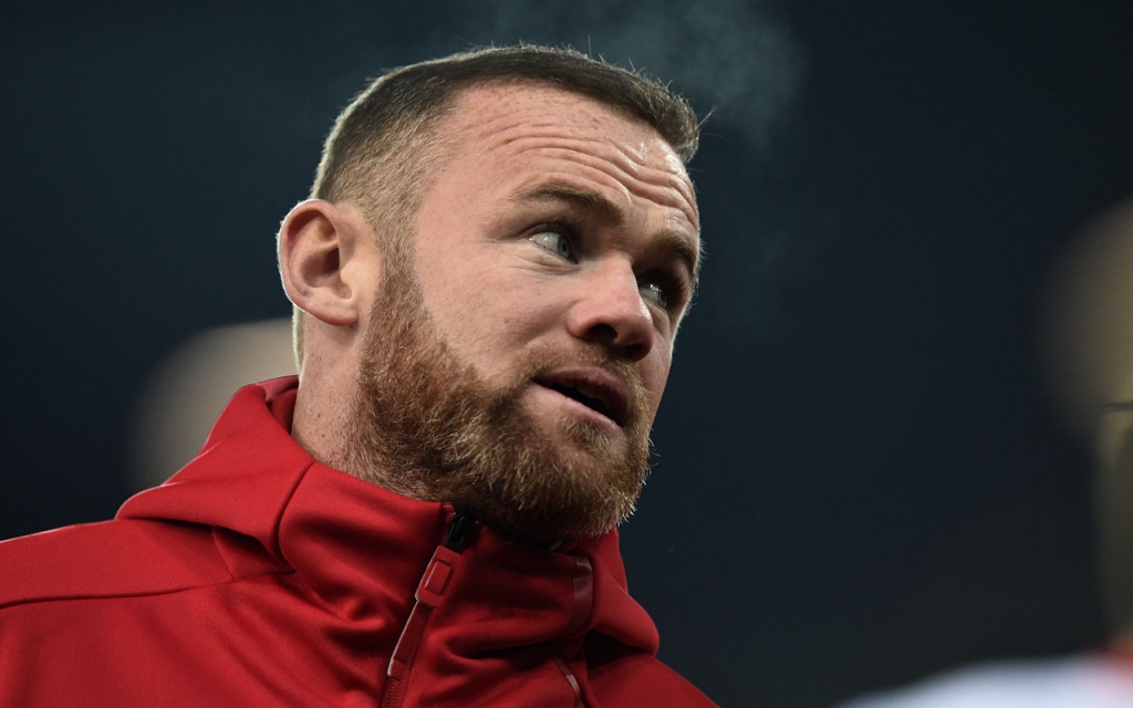 Manchester United's English striker Wayne Rooney warms  AFP