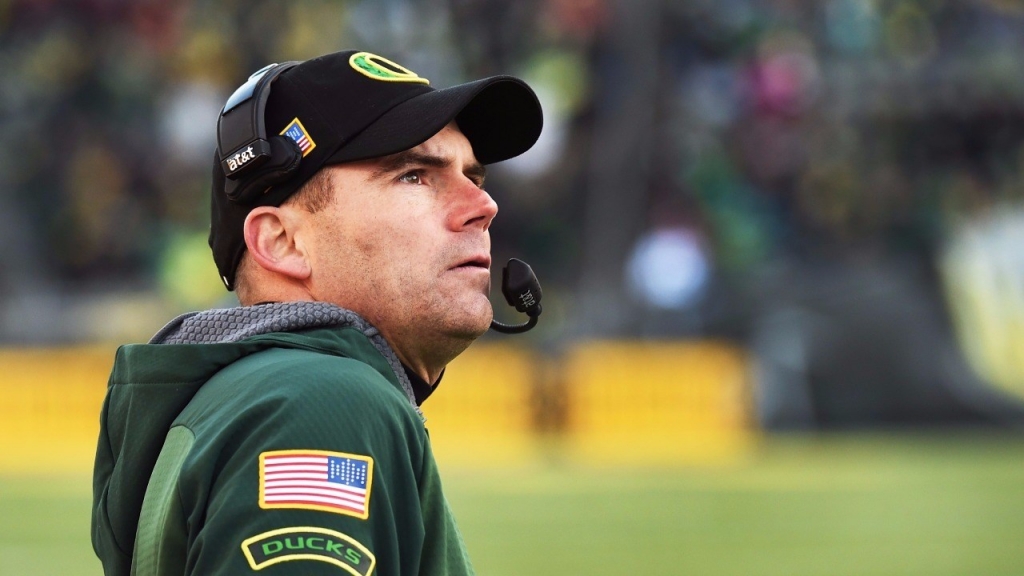 Oregon fires football coach Mark Helfrich