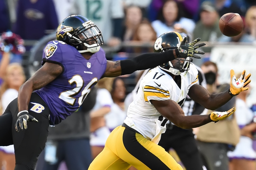 20161106pdSteelersSports16-2 Jerraud Powers breaks up a pass intended for Steelers wideout Eli Rogers Nov. 6 at M&T Bank Stadium in Baltimore