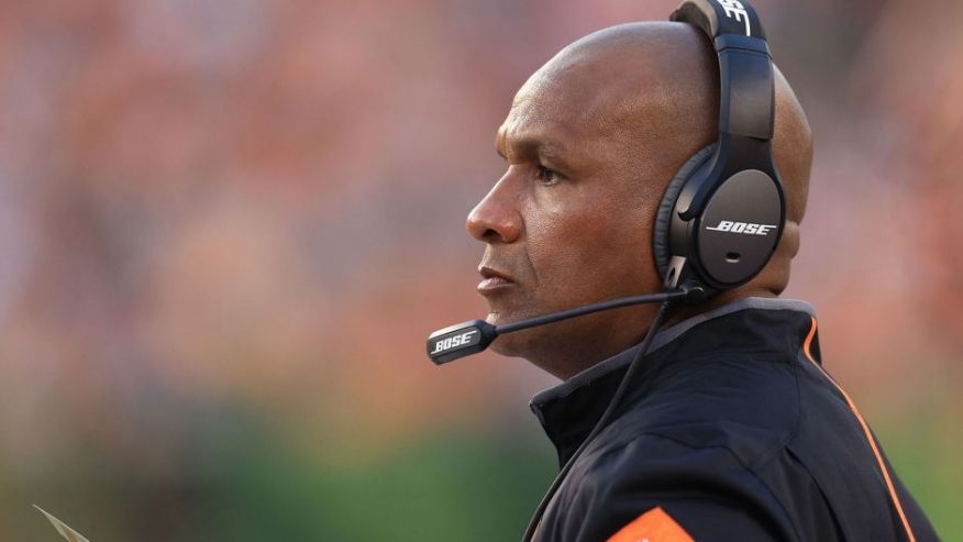 Aug 14 2015 Cincinnati OH USA Cincinnati Bengals offensive coordinator Hue Jackson in a preseason NFL football game against the New York Giants at Paul Brown Stadium. Mandatory Credit Andrew Weber-USA TODAY Sports