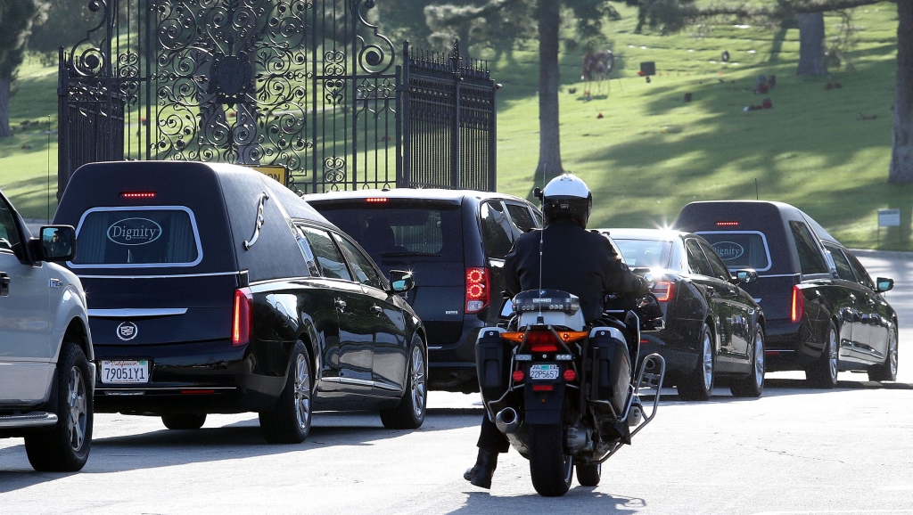 Carrie Fisher laid to rest in Prozac pill urn