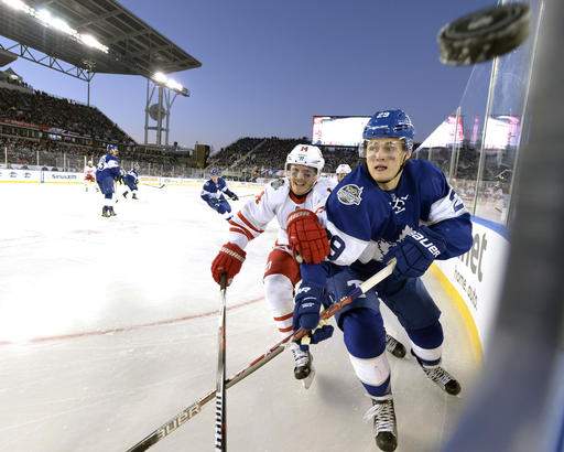 Past meets present: Today's Maple Leafs bond with legends of yesteryear