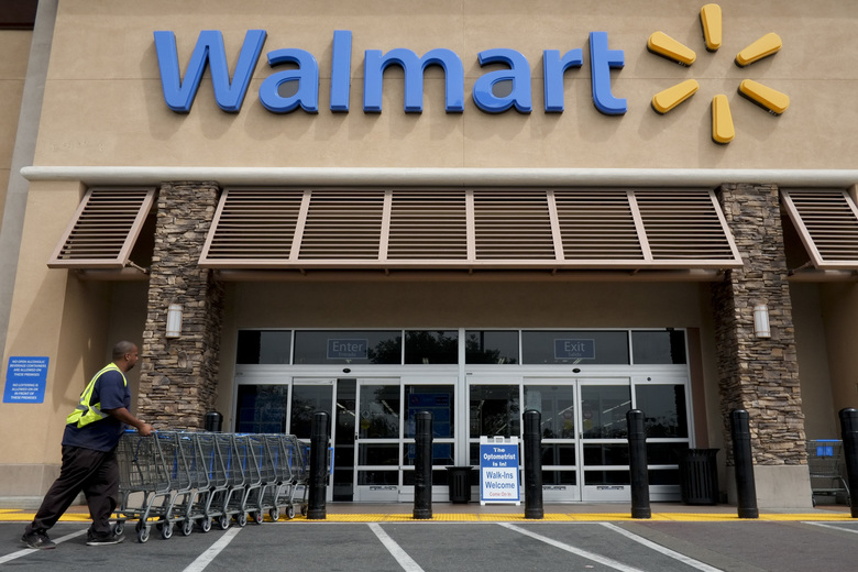 Wal-Mart’s brick-and-mortar performance was more measured than its third straight quarter of double-digit online growth but it exceeded estimates