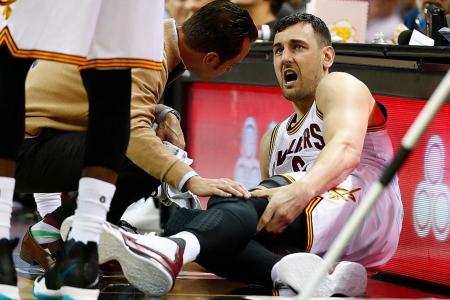 Australian Bogut breaks leg on Cavaliers debut