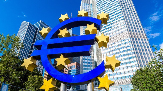 Euro drifts lower as ECB looms