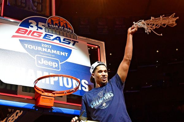 Josh Hart #3 of the Villanova Wildcats cuts