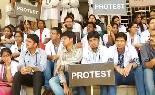 Day 4: Fresh attacks on doctors at Sion & Bhabha hospital, strike continues as talks fail