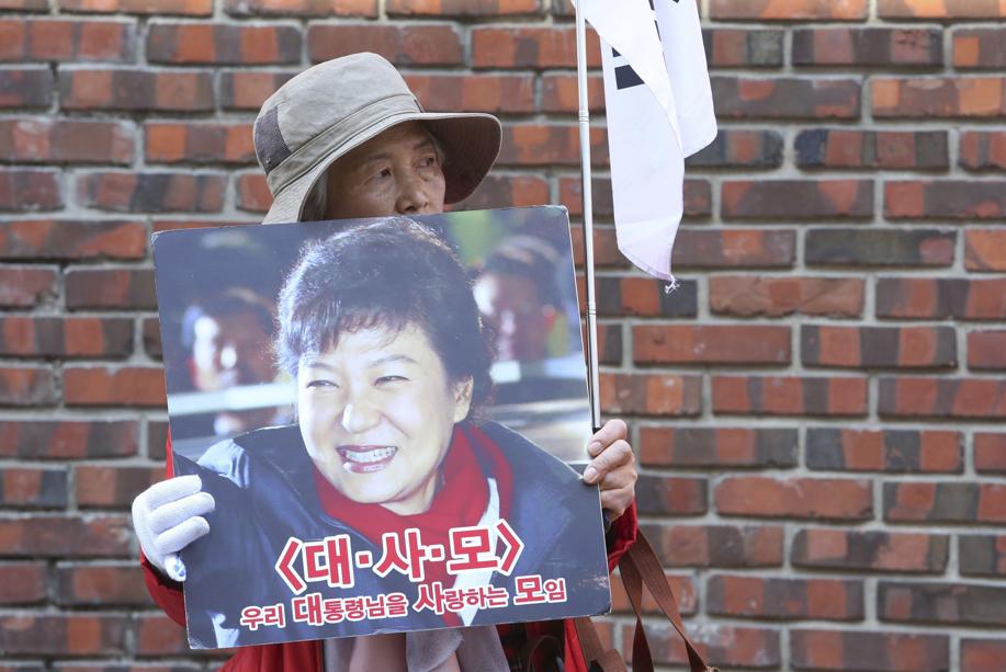 South Koreans angered after ousted leader leaves dogs behind