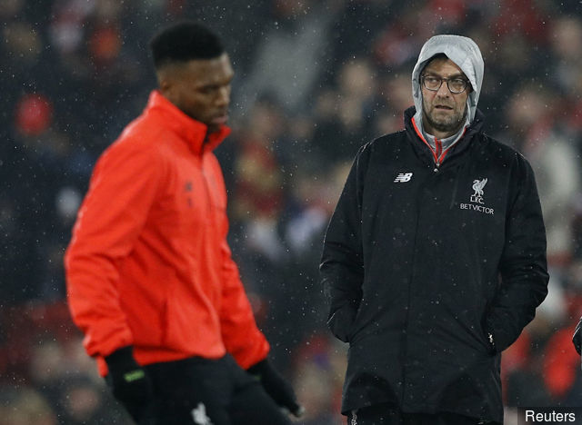 Liverpool's Daniel Sturridge warms up before the match as Liverpool manager Juergen Klopp looks