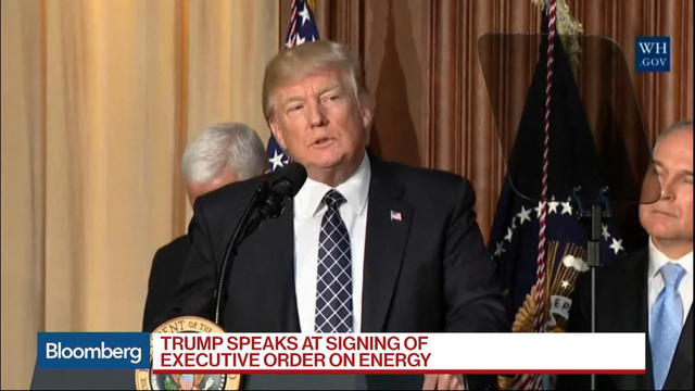 Trump Says Executive Order Ushers 'New Era&apos in Energy