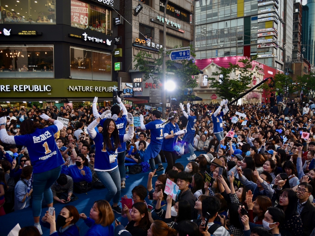 Amateur K-pop dancers perform at a presidential campaign rally for Moon Jae-in the candidate for Korea's Democratic Party in Seoul on April 29