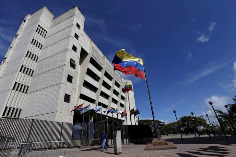 Maduro Helicopter hurled grenades at Venezuela Supreme Court