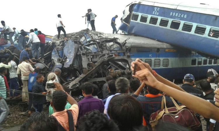 At least 23 dead after Indian train derails in Uttar Pradesh