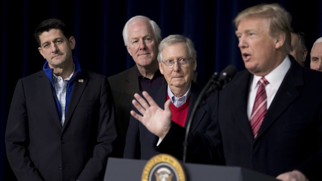 President Trump with House Speaker Paul Ryan of Wisconsin Senate Majority Whip John Cornyn og Texas and Senate Majority Leader Mitch Mc Connell of Kentucky speaks to reporters after a recent retreat where GOP leaders made plans for 2018