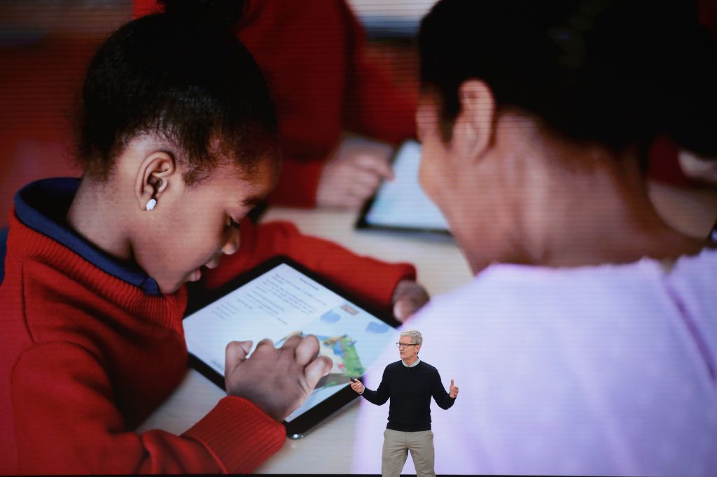 Apple Hosts Education Event At Chicago High School