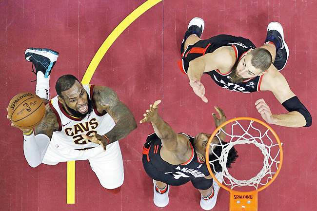 Cleveland Cavaliers’ Le Bron James goes up to shoot as Toronto Raptors’ OG Anunoby and Jonas Valanciunas defend. – AP